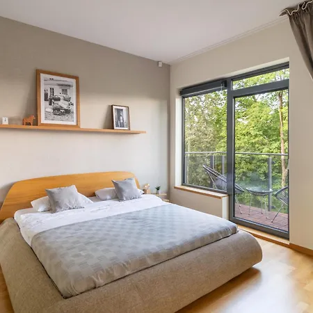 2 Bedroom Apt, 2 Garage Spots & Balconies, Self Check-in, By Cohost Apartment *