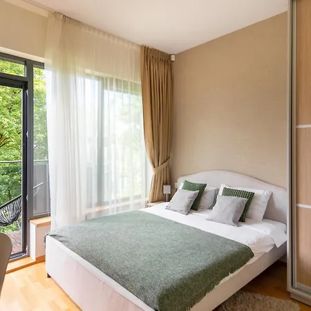 アパート 2 Bedroom Apt, 2 Garage Spots & Balconies, Self Check-in, By Cohost