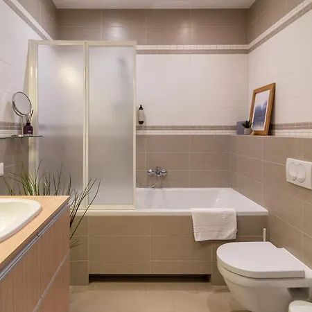 Apartment 2 Bedroom Apt, 2 Garage Spots & Balconies, Self Check-in, By Cohost Druskininkai