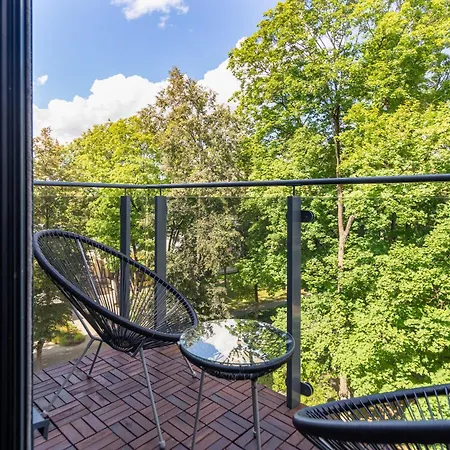 Apartment 2 Bedroom Apt, 2 Garage Spots & Balconies, Self Check-in, By Cohost