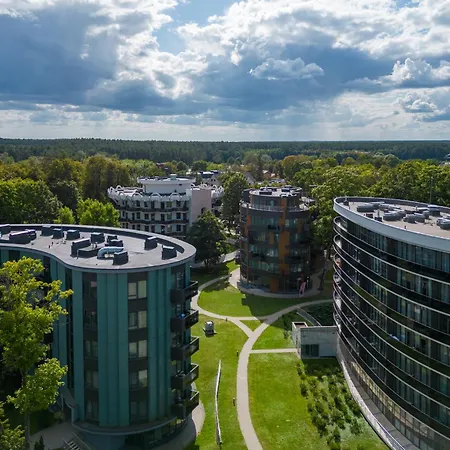 2 Bedroom Apt, 2 Garage Spots & Balconies, Self Check-in, By Cohost Apartment *