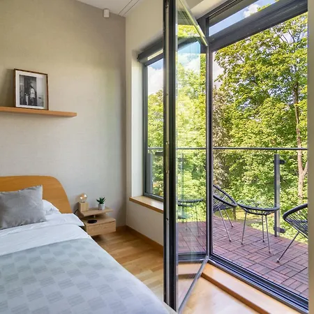 2 Bedroom Apt, 2 Garage Spots & Balconies, Self Check-in