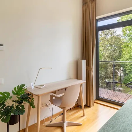 2 Bedroom Apt, 2 Garage Spots & Balconies, Self Check-in, By Cohost Apartment *