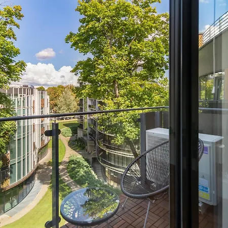 アパート 2 Bedroom Apt, 2 Garage Spots & Balconies, Self Check-in, By Cohost *