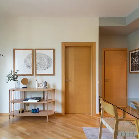 アパート 2 Bedroom Apt, 2 Garage Spots & Balconies, Self Check-in, By Cohost