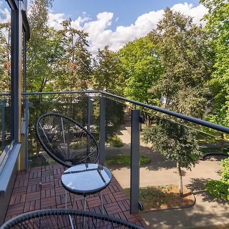 Apartment 2 Bedroom Apt, 2 Garage Spots & Balconies, Self Check-in, By Cohost *
