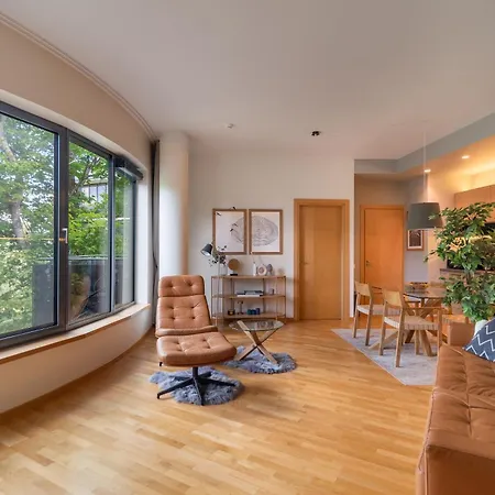 2 Bedroom Apt, 2 Garage Spots & Balconies, Self Check-in, By Cohost ドルスキニンカイ