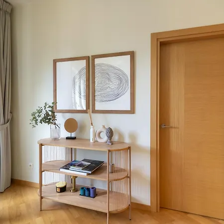 2 Bedroom Apt, 2 Garage Spots & Balconies, Self Check-in