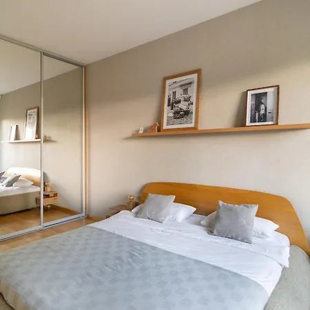 2 Bedroom Apt, 2 Garage Spots & Balconies, Self Check-in, By Cohost Apartment