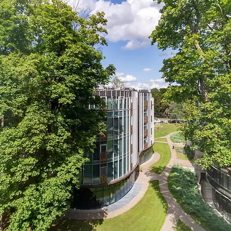 2 Bedroom Apt, 2 Garage Spots & Balconies, Self Check-in, By Cohost Apartment *