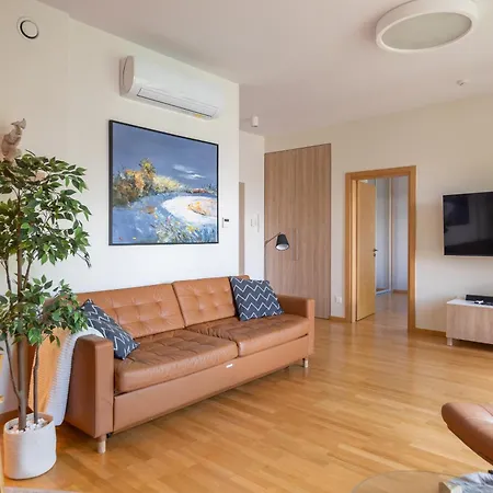 Apartment 2 Bedroom Apt, 2 Garage Spots & Balconies, Self Check-in, By Cohost Druskininkai