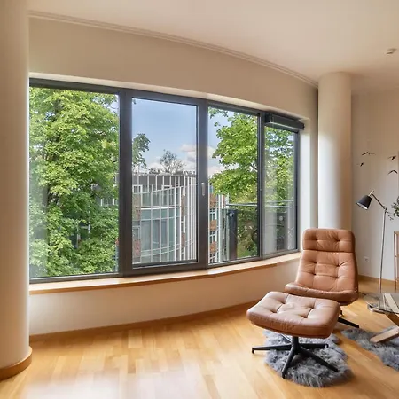 Apartment 2 Bedroom Apt, 2 Garage Spots & Balconies, Self Check-in, By Cohost *